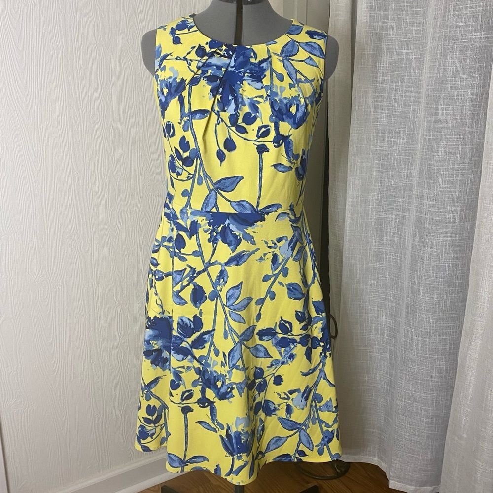Signature Darby Fit & Flare Yellow Blue Floral Sleeveless dress size 8